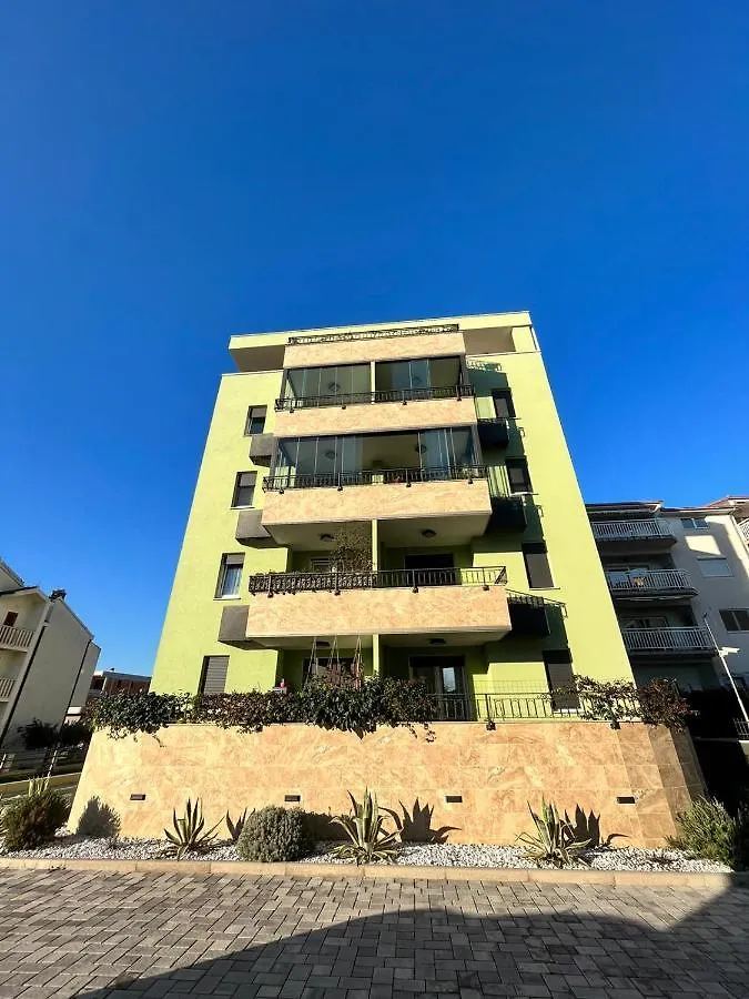 Sweet Dreams Apartment Split